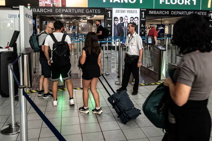 Cómo funcionan los controles fronterizos para quienes llegan a España desde Italia.