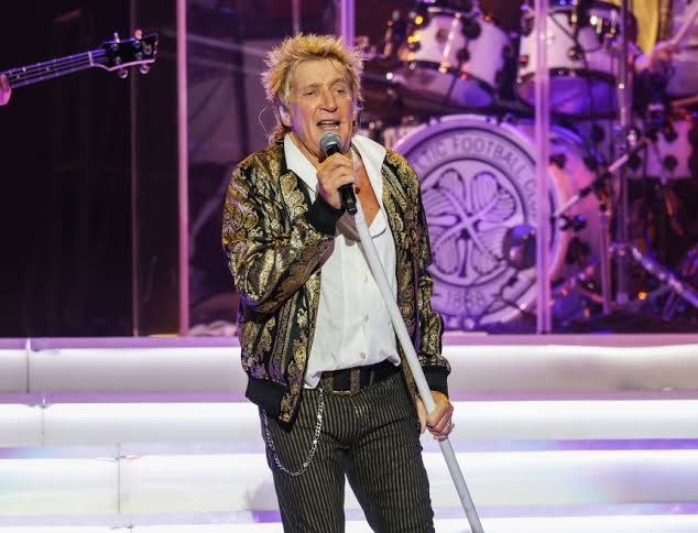 La salud le volvió a jugar en contra a Rod Stewart y tuvo que cancelar su gira mundial
