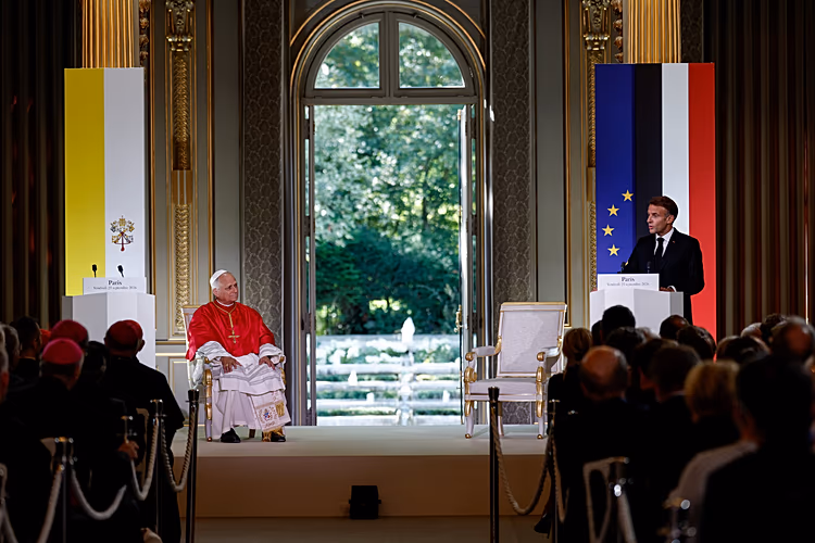 León XIV alerta ante Macron de los riesgos de la IA y pide a Francia impulsar la paz